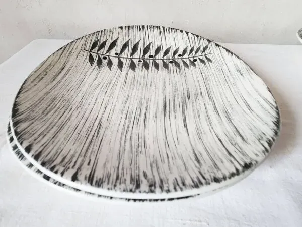 Illustration numéro 2 du produit Vintage french 1960s salins tolede - toledo dinner plates black olive