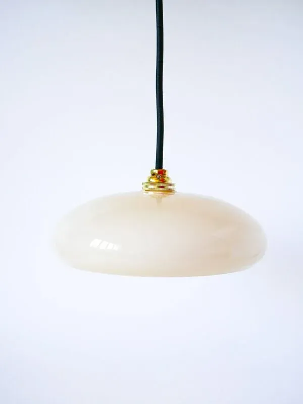 Illustration numéro 2 du produit Suspension en opaline beige, 1950
