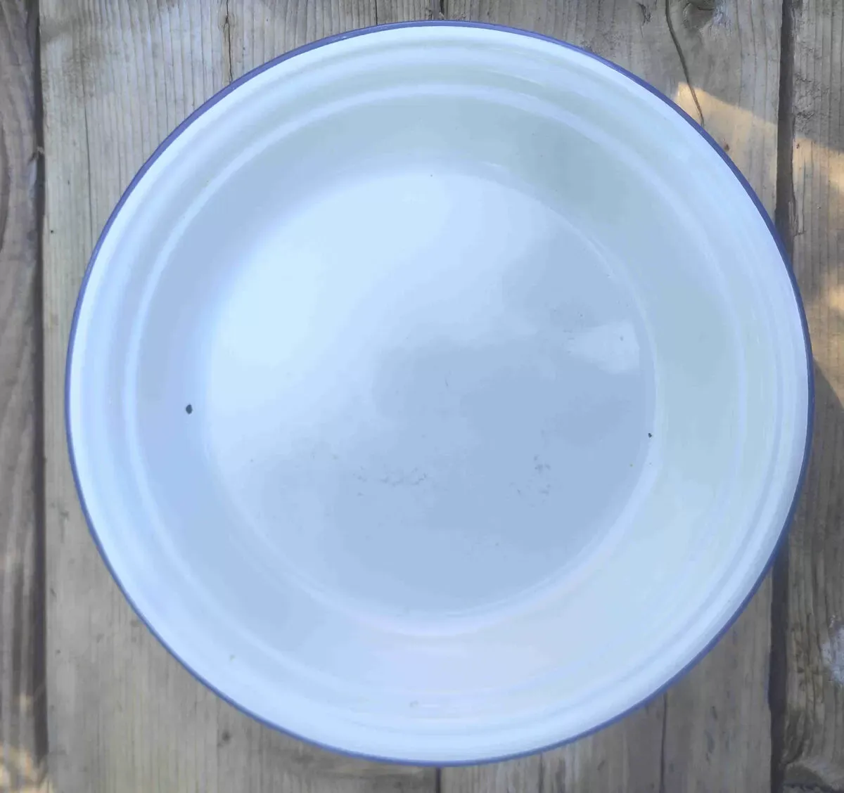 Illustration numéro 2 du produit Plat en tôle émaillée blanc