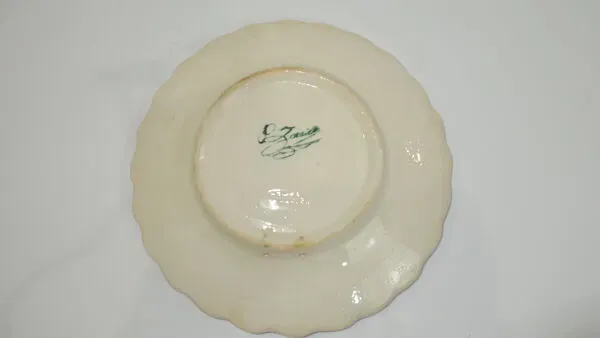 Illustration numéro 2 du produit Plat céramique ''gallones'' signée vintage