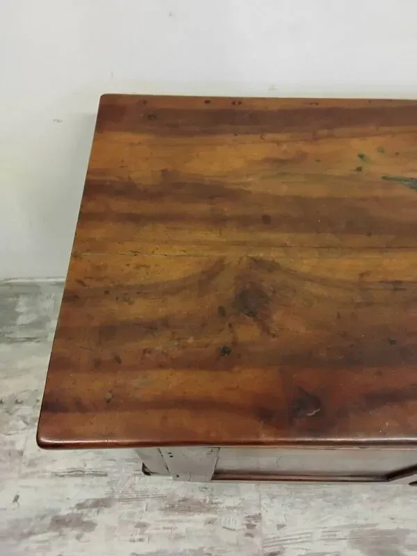 Illustration numéro 2 du produit Meuble de métier,  ancien comptoir de mercerie