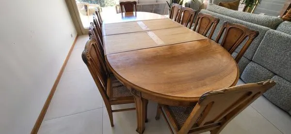 Illustration numéro 2 du produit Table et 10 chaises de style Art Nouveau