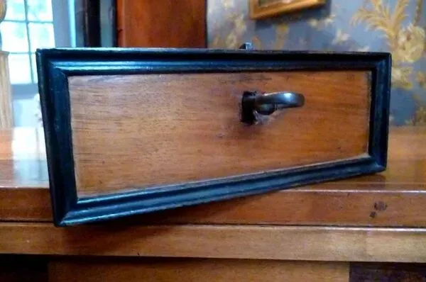 Illustration numéro 2 du produit Bureau de changeur époque XVIIe