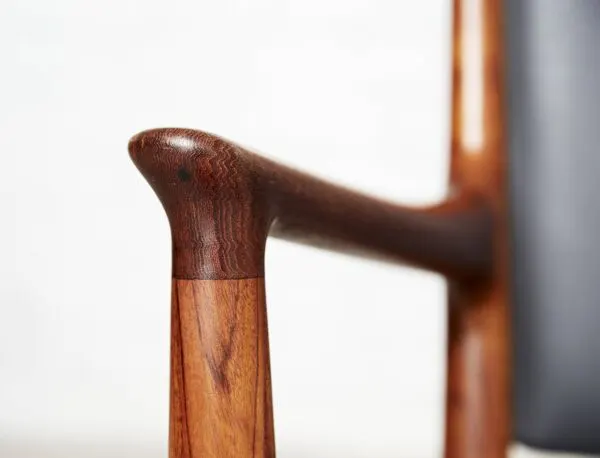 Illustration numéro 2 du produit Fauteuil JH-513 de Hans Wegner pour Johannes Hansen