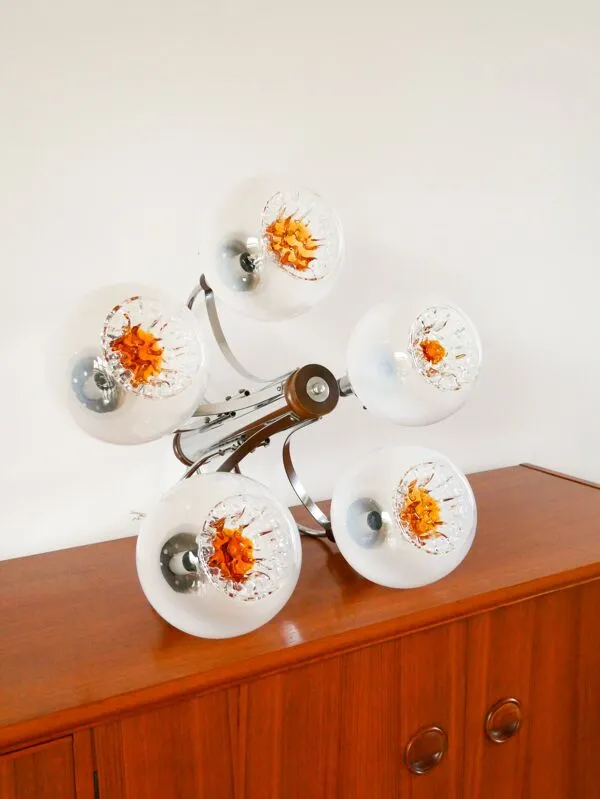 Illustration numéro 2 du produit Lustre Gaetano Sciolari, 5 feux, en verre de Murano, Opaline et Ambré, 1970