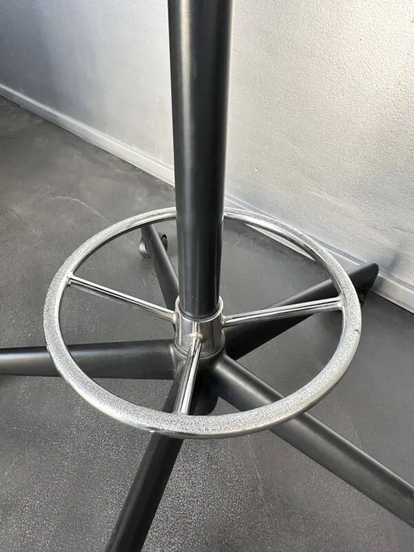 Illustration numéro 2 du produit Tabouret haut «Nelson Perch Stool» – George Nelson pour Vitra