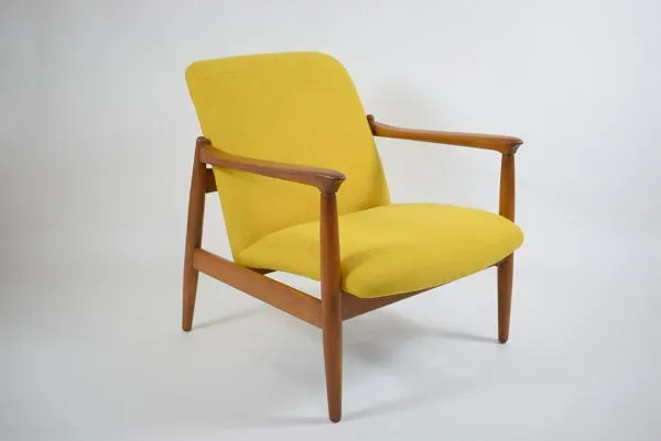 Illustration numéro 2 du produit Fauteuil original restauré designer E.Homma années 1960, jaune