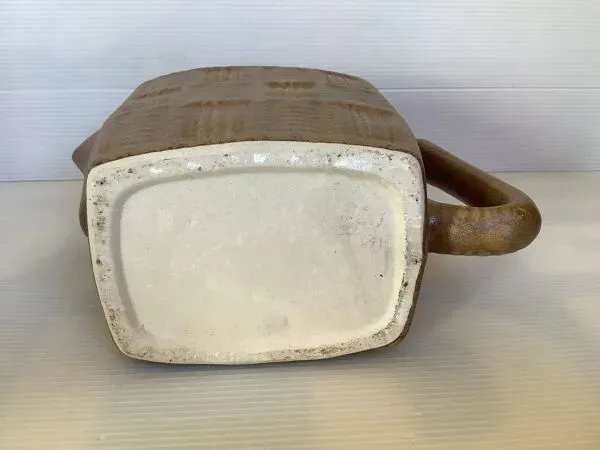 Illustration numéro 2 du produit Pichet imitation cannage barbotine