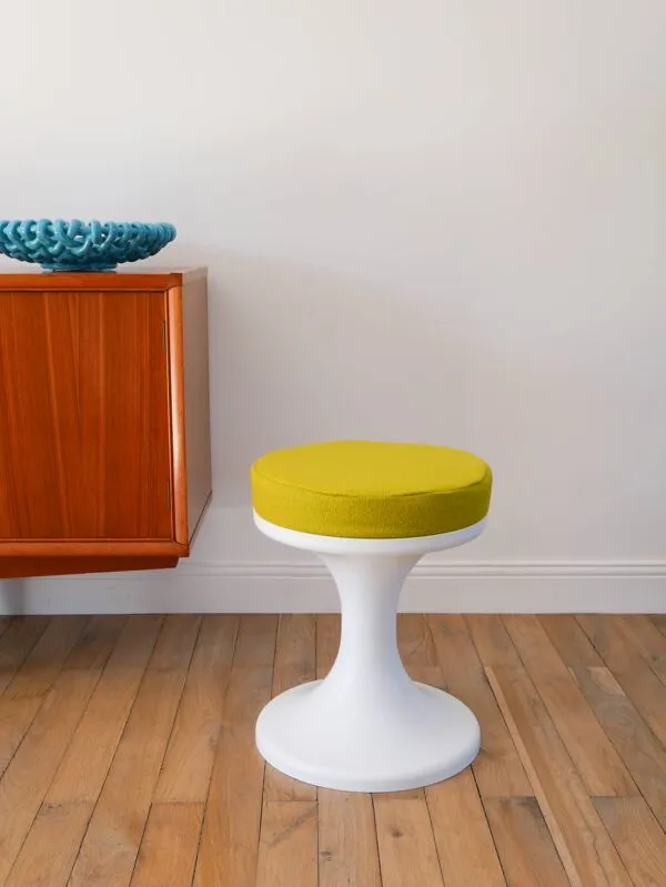 Illustration numéro 2 du produit Tabouret tulipe en Plastique et Laine, Vert Matcha, Design Space Age, 1970