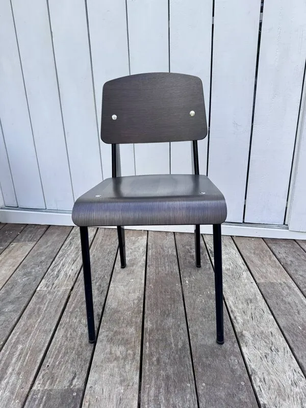 Illustration numéro 2 du produit Chaise Jean Prouvé Standard par Vitra