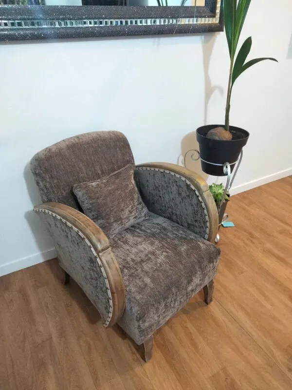 Illustration numéro 2 du produit Fauteuil restoré