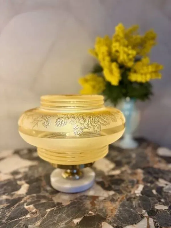 Illustration numéro 2 du produit Lampe à poser art nouveau globe fleuri jaune
