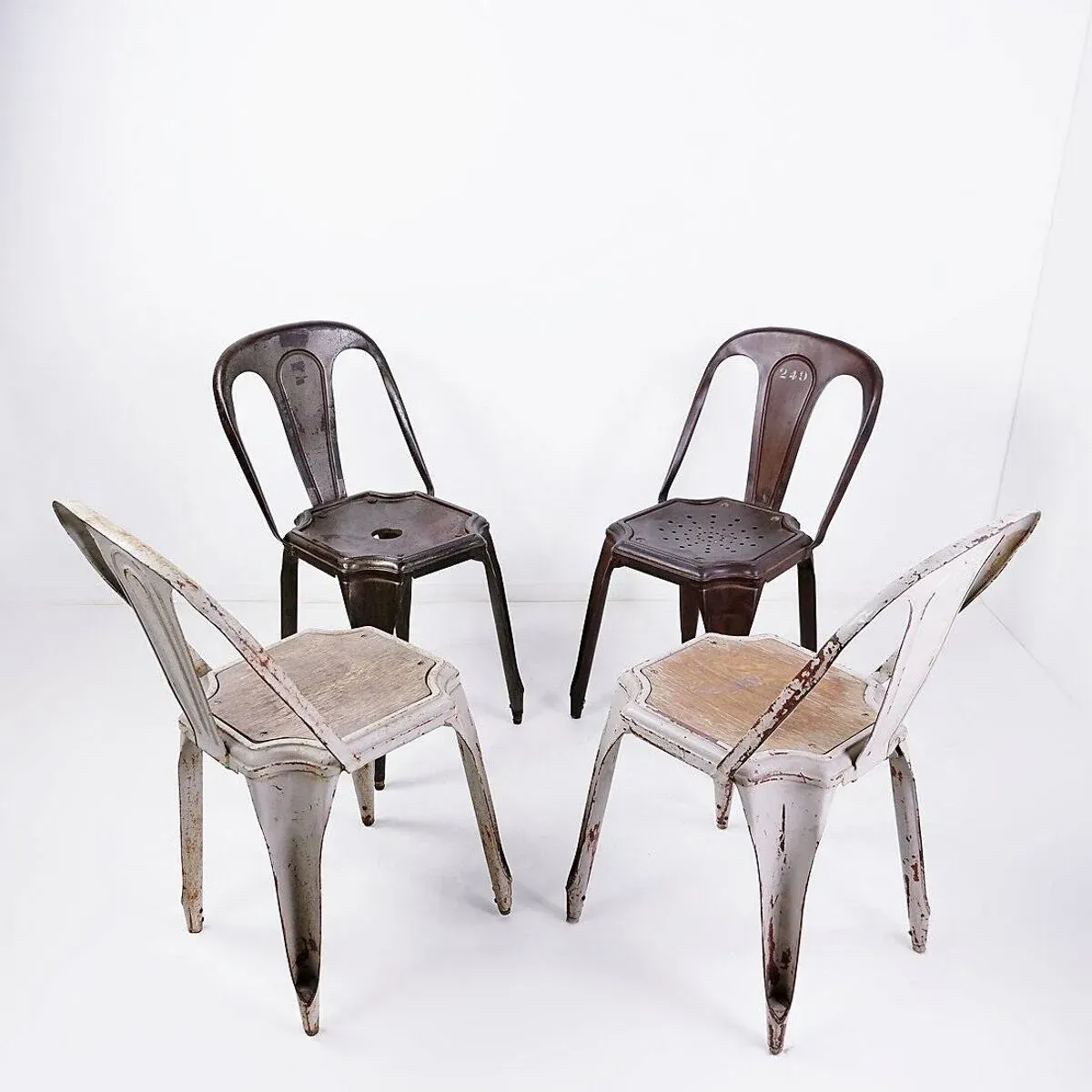 Illustration numéro 2 du produit 4 chaises en métal par Fibrocit, Belgique 1950