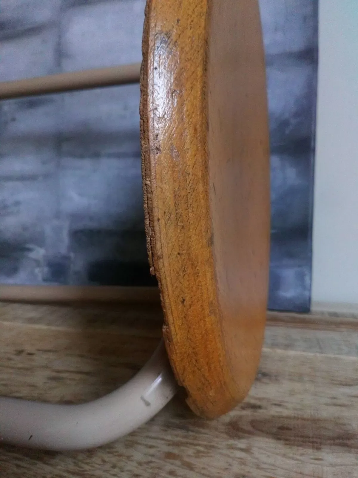 Illustration numéro 2 du produit Tabouret d'atelier pieds en tubes métal industriels