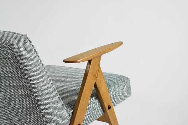 Illustration numéro 2 du produit Fauteuil vintage des années 60, tissu gris entièrement restauré