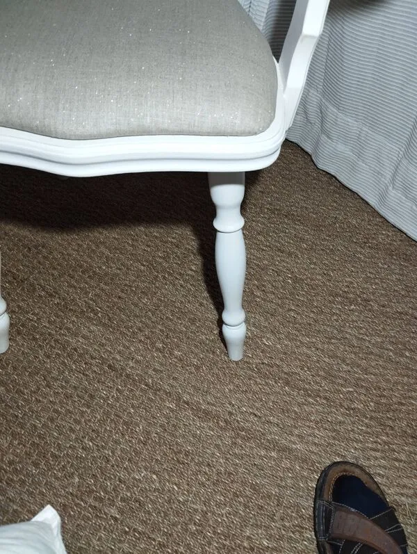 Illustration numéro 2 du produit Fauteuil romantique rénové – Chêne massif, blanc satiné & lin naturel