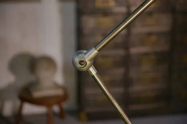 Illustration numéro 2 du produit Lampe Jieldé 2 bras réglables sur socle par Jean-Louis Domecq 1950’s