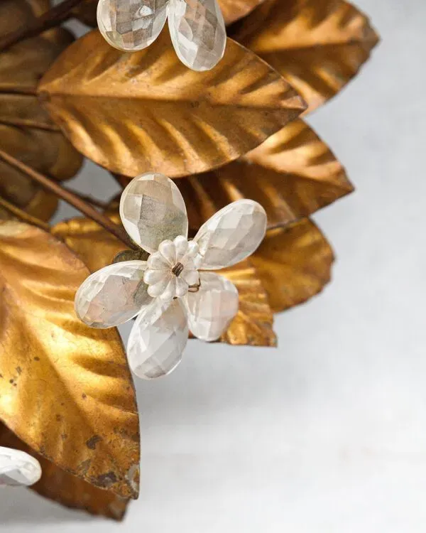 Illustration numéro 2 du produit Applique, plafonnier vintage en métal doré en forme de fleur