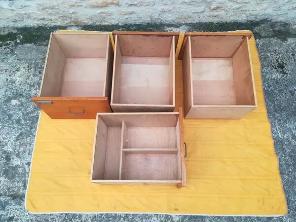 Illustration numéro 2 du produit Meuble de métier en bois et métal