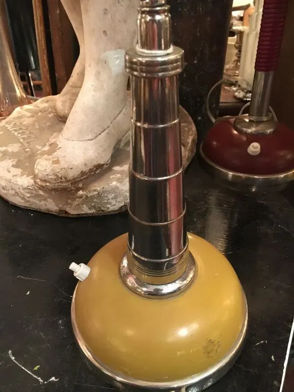 Illustration numéro 2 du produit Lampe de bureau années 50