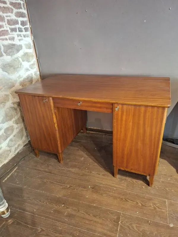 Illustration numéro 2 du produit Bureau scandinave