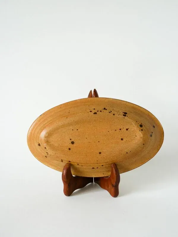 Illustration numéro 2 du produit Petit plat en grès vernissé, poterie du Sud, 1960