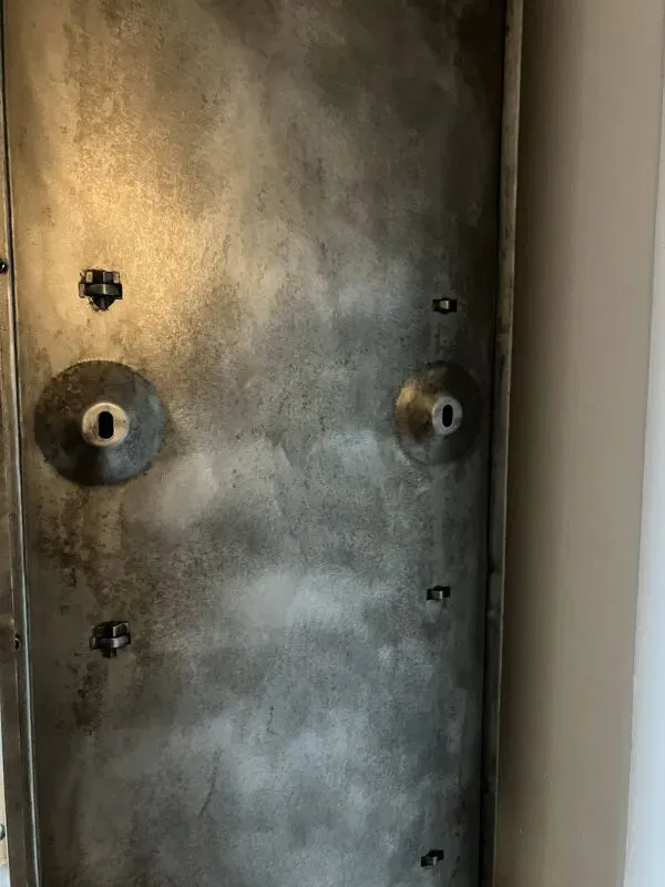 Illustration numéro 2 du produit Meubles à clapets métalliques année 1950