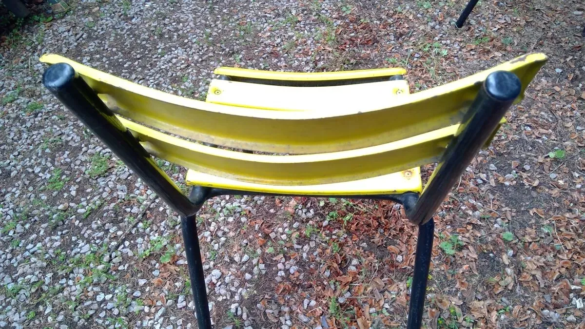 Illustration numéro 2 du produit Paire de chaises de bistrot d'extérieur en métal jaune