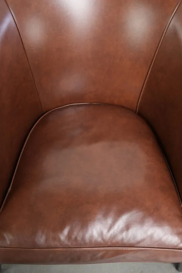 Illustration numéro 2 du produit Fauteuil club en cuir de vache confortable couleur cognac dans le style anglais