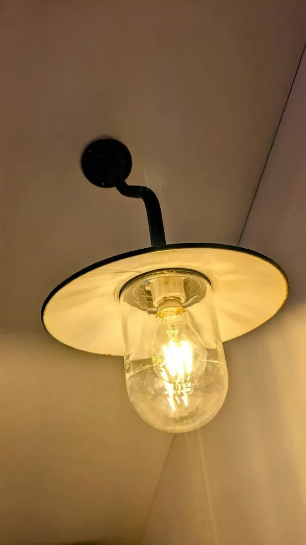 Illustration numéro 2 du produit Applique murale ancienne – Col de cygne – Tôle émaillée verte