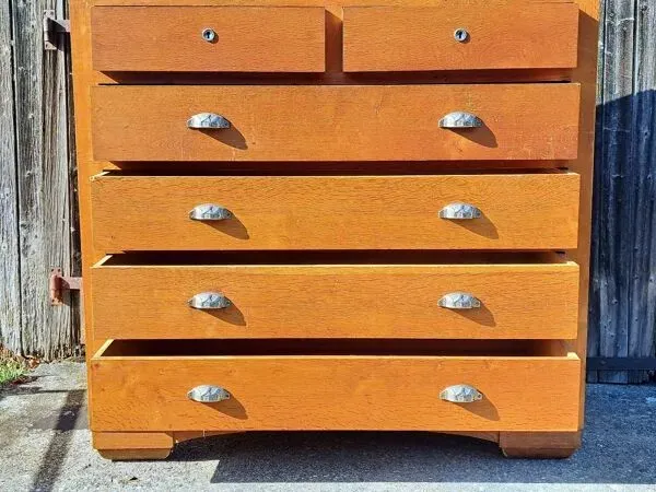 Illustration numéro 2 du produit Meuble de métier