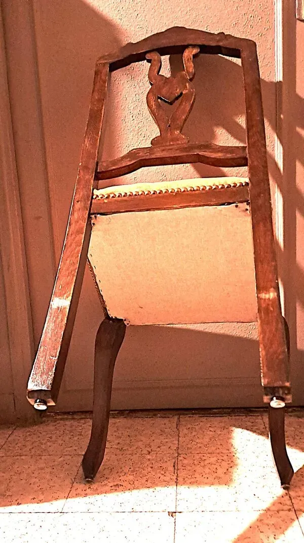 Illustration numéro 2 du produit Chaise bois vernissé et tissu velours orange 1880 /1900