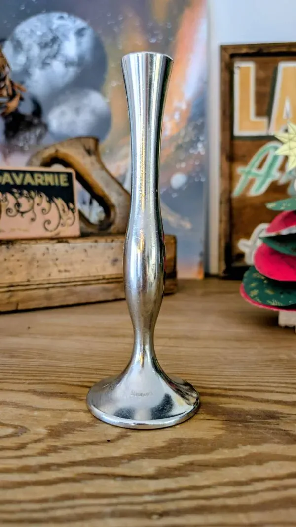 Illustration numéro 2 du produit Soliflore vintage Damart en métal poli – Design moderniste XXe siècle