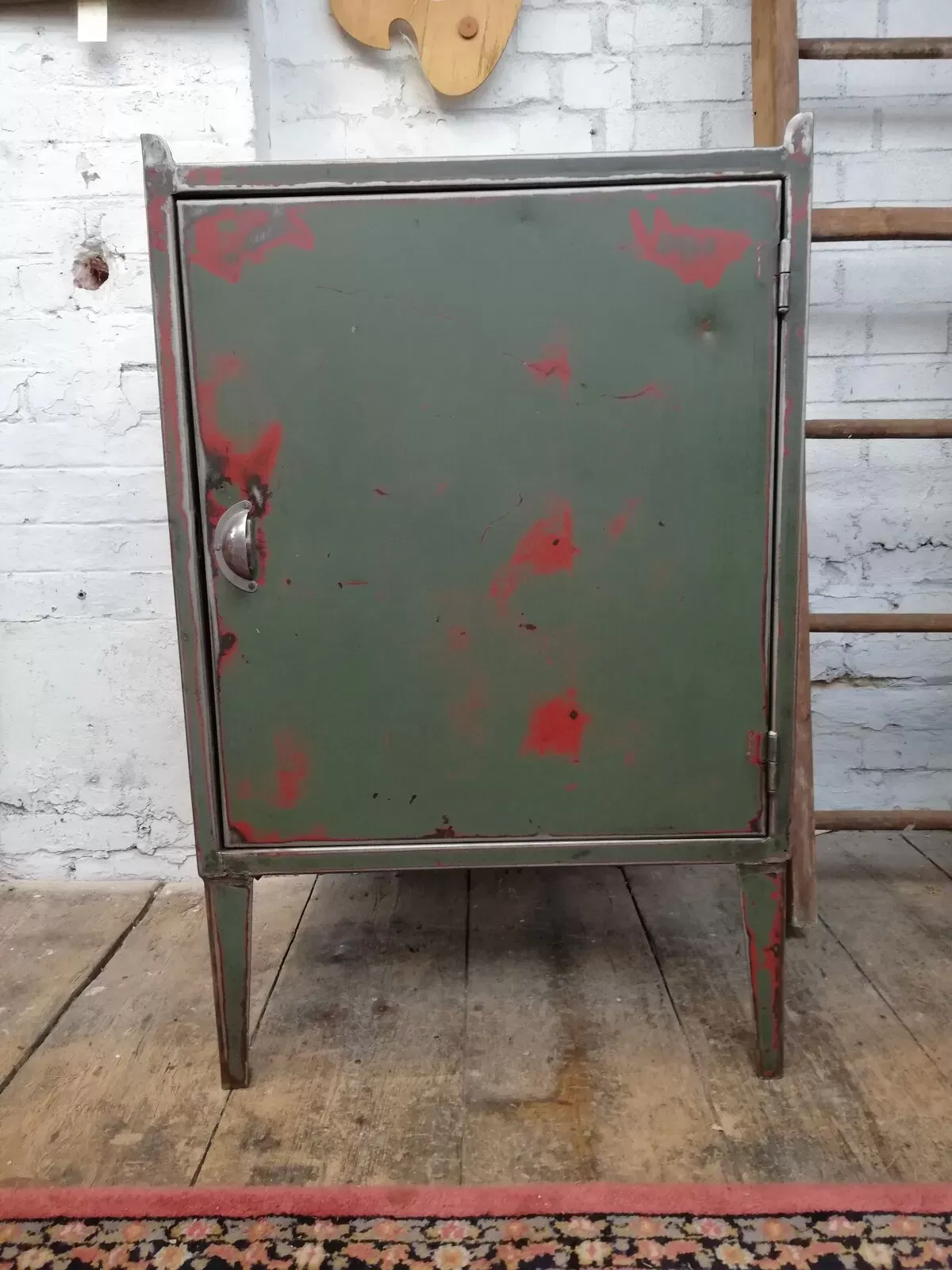 Illustration numéro 2 du produit Placard industriel, meuble d'atelier en tôle