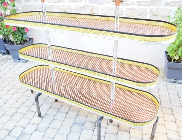 Illustration numéro 2 du produit Desserte Ou Gondole De Magasin