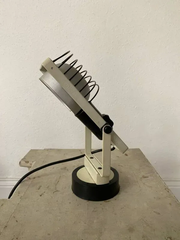 Illustration numéro 2 du produit Lampe de table / murale Sintesi Faretto par Ernesto Gismondi pour Arte
