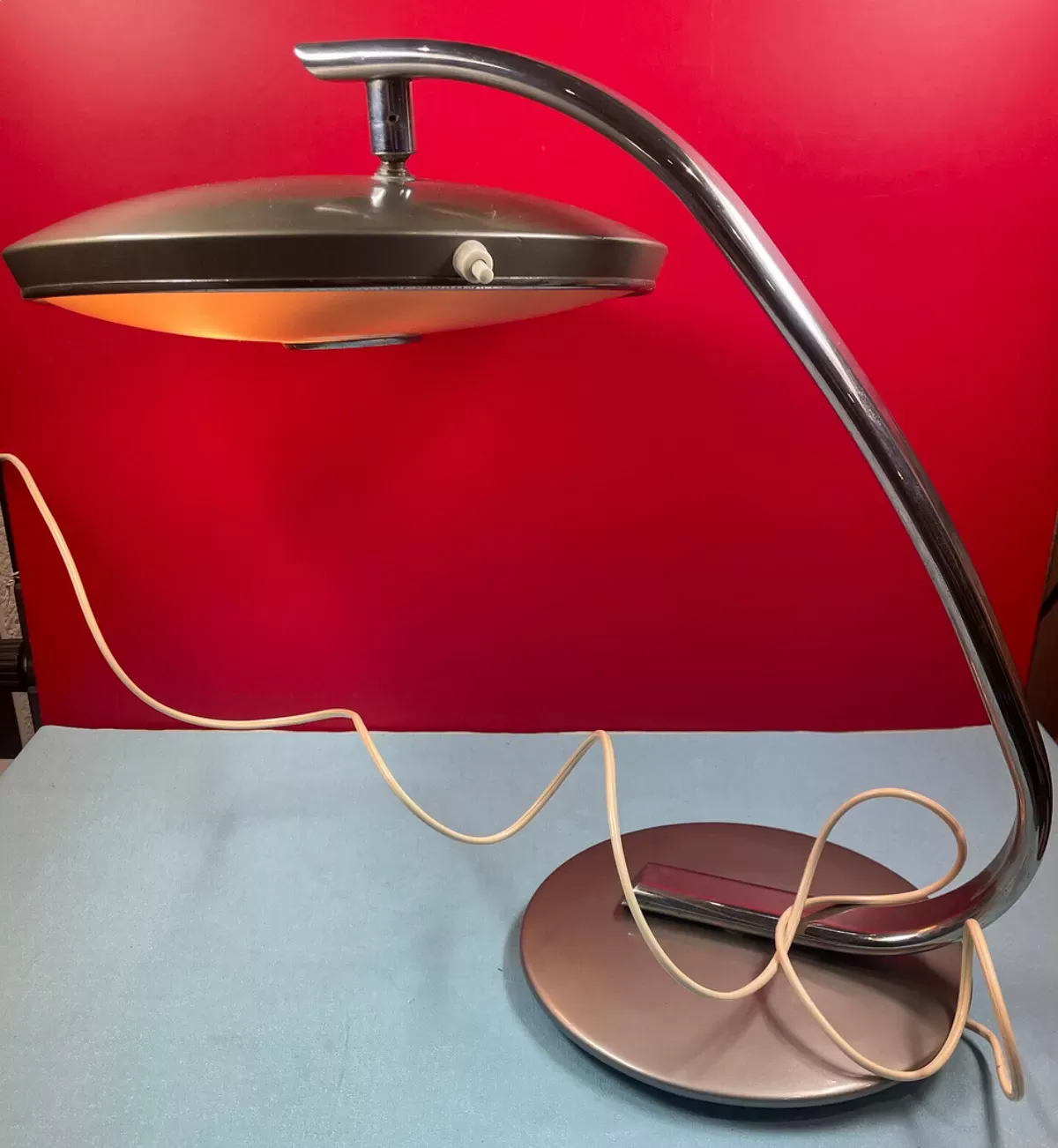 Illustration numéro 2 du produit Lampe industielle de bureau, 60/70s