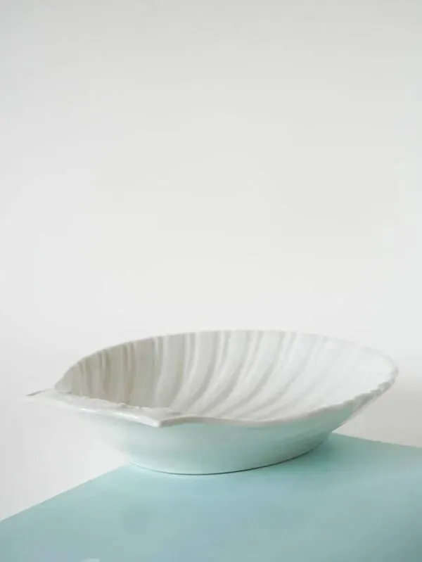 Illustration numéro 2 du produit Coupe en céramique coquillage, blanc, 1970