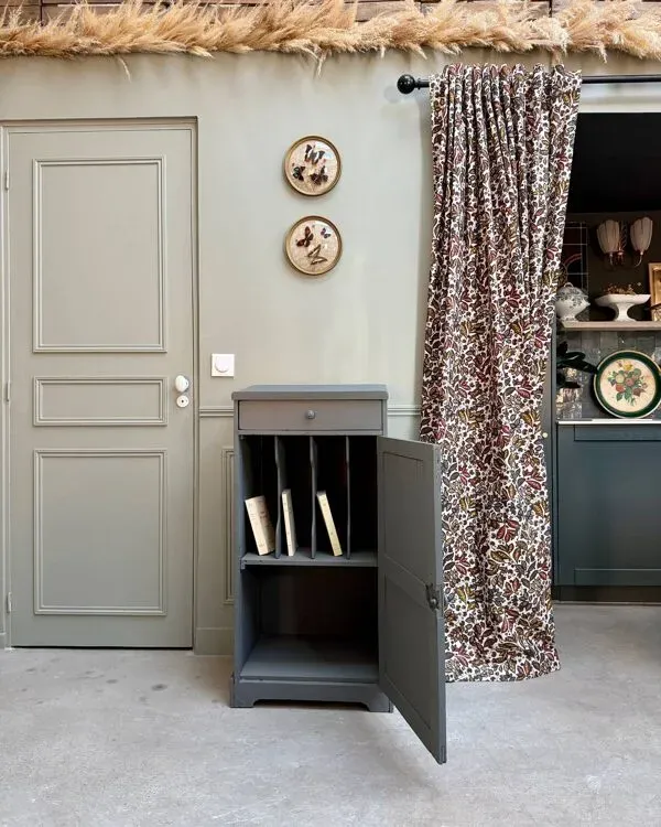 Illustration numéro 2 du produit Meuble de métier, meuble à vinyles (rénové)