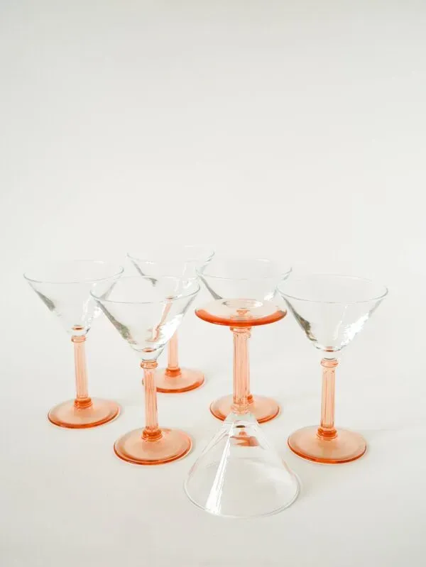 Illustration numéro 2 du produit lot de 6 verres à cocktail à pieds travaillés, Rose, Made in France, 1970