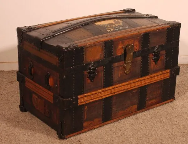 Illustration numéro 2 du produit malle de voyage du début du 20° siècle en cuir et bois