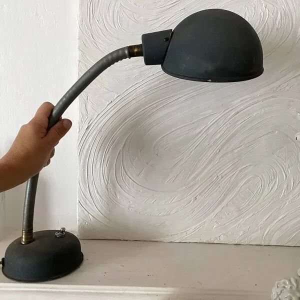 Illustration numéro 2 du produit Lampe de bureau industrielle armée  Années 50