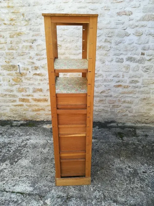 Illustration numéro 2 du produit Meuble de métier a tiroirs