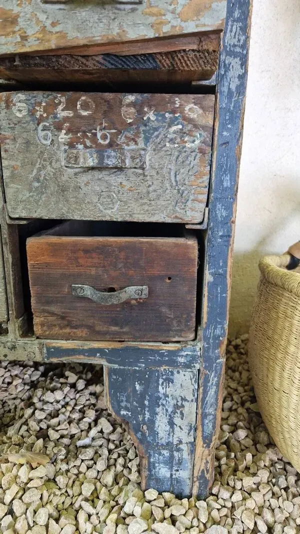 Illustration numéro 2 du produit Meuble de métier