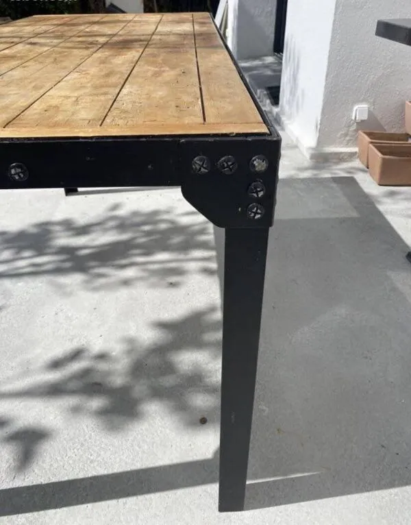 Illustration numéro 2 du produit Table industrielle