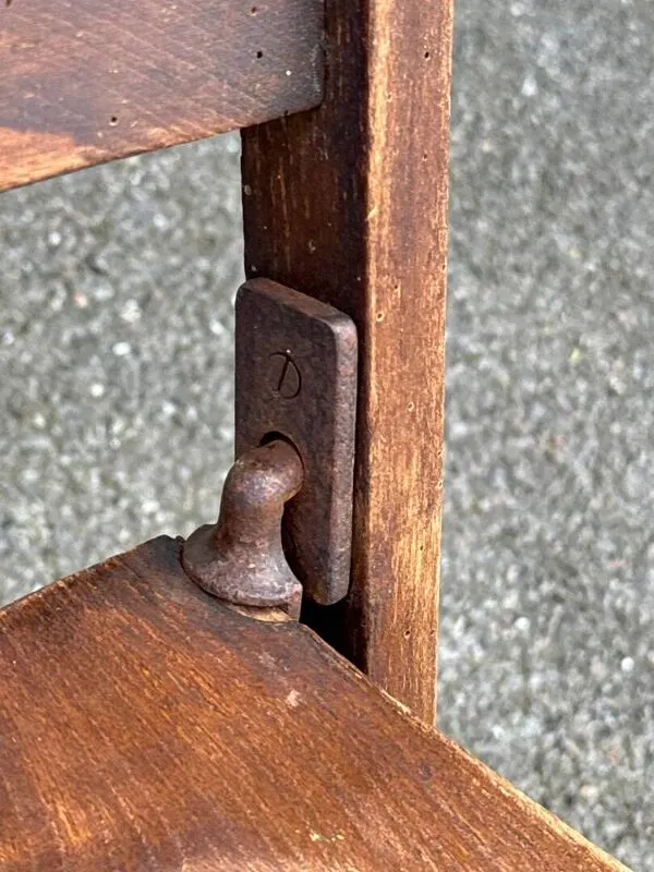 Illustration numéro 2 du produit Chaise pliante vintage en bois patiné