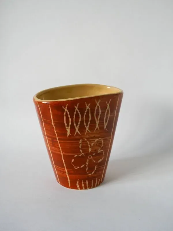 Illustration numéro 2 du produit Vase en céramique beige et marron à motifs, numéroté 1970