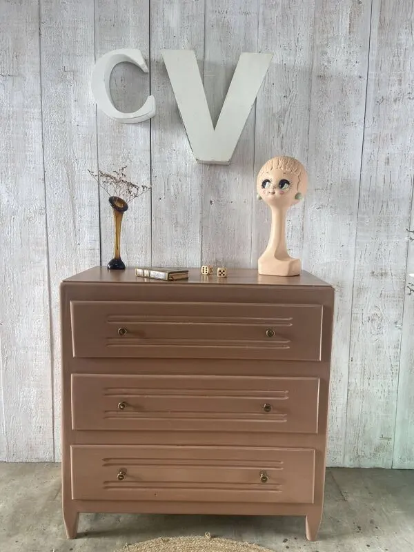 Illustration numéro 2 du produit Commode vintage