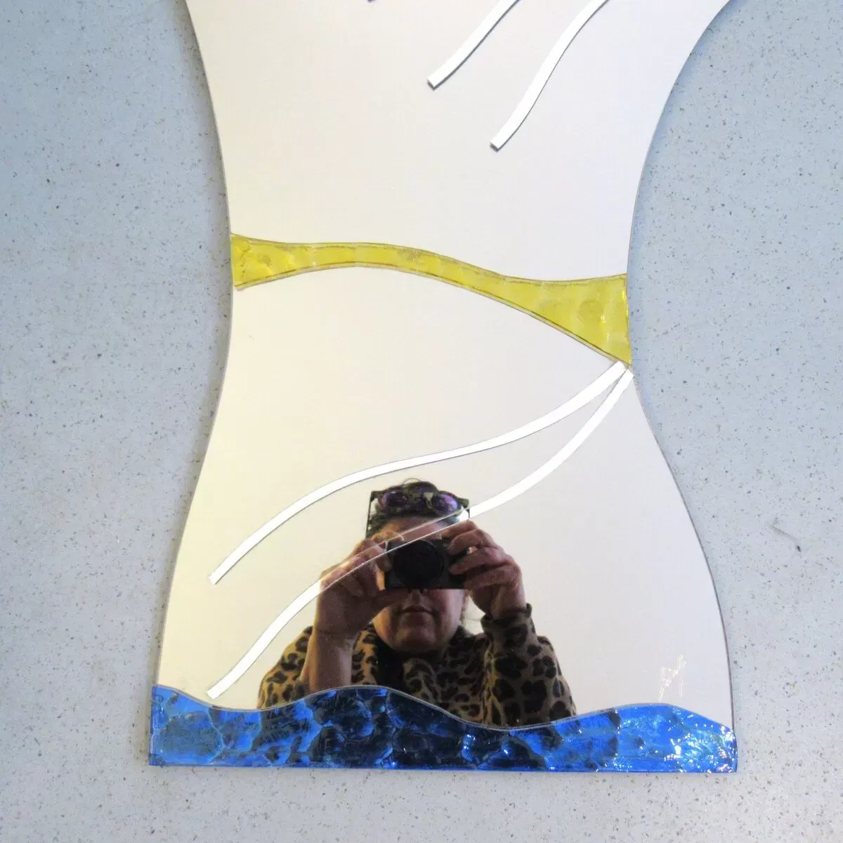 Illustration numéro 2 du produit Miroir corps de femme Années 80