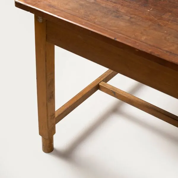 Illustration numéro 2 du produit Grande table de travail / industrielle / de ferme, bois patiné, Tchécoslovaquie